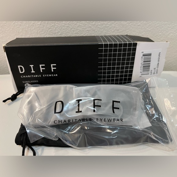 Diff Billie Sunglasses - Picture 2 of 4